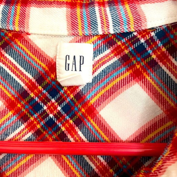 Gap, Womens size large flannel button down shirt. Red/blue/white/yellow - Picture 3 of 3